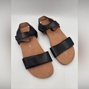 Vionic‎ Women's Black and Tan Sandals